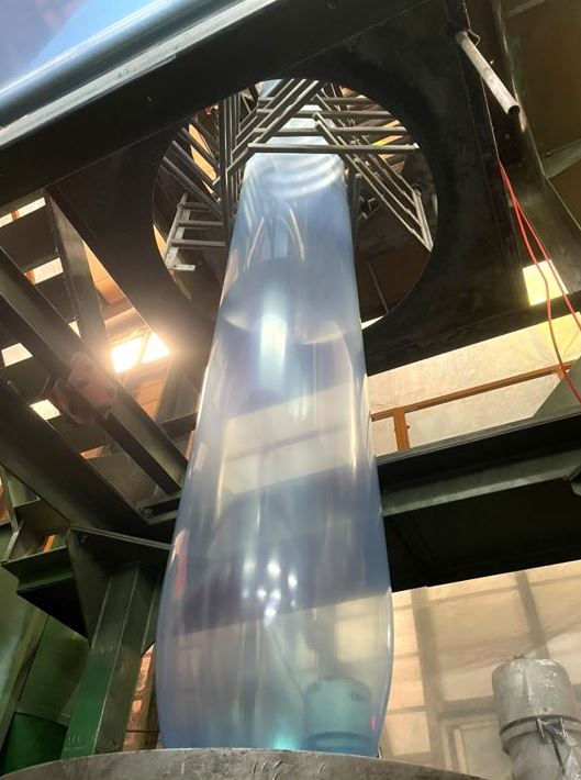 溫晟塑膠袋製作、吹膜，投料塑膠粒，精密測量袋寬、袋厚 2